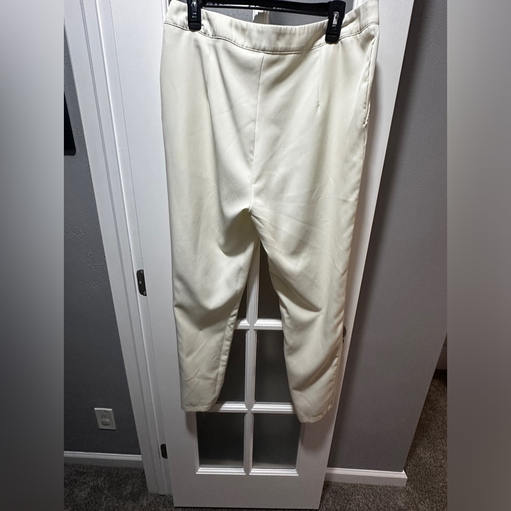 PrettyLittleThing Cream Cropped Pants - Picture 9 of 9
